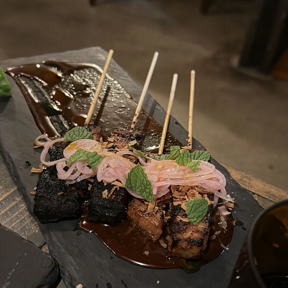 Campfire signature dishes Wagyu Skewers
Smoked Brisket
Campfire S'mores